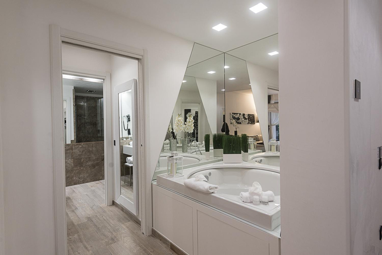 Bathroom 14