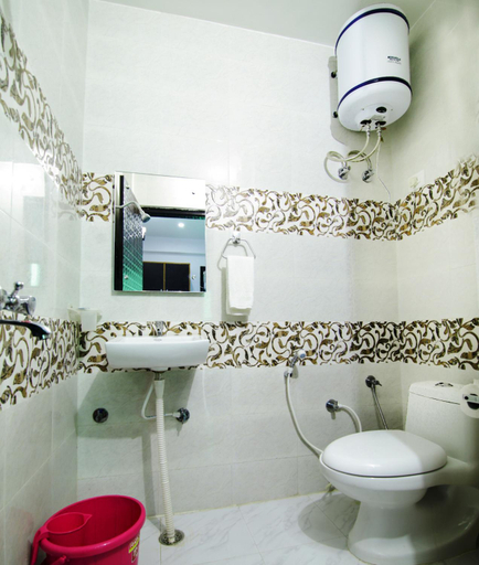 Bathroom 3, Taj Niwas Homestay, Agra