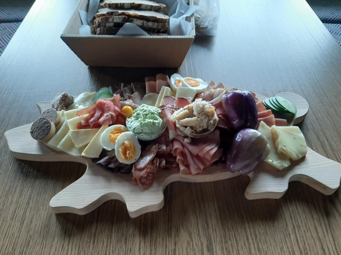 Food & Drinks 5, Fruhstuckspension Bischof i d Wiesen, Murau