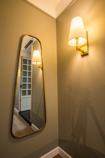 Bathroom 16