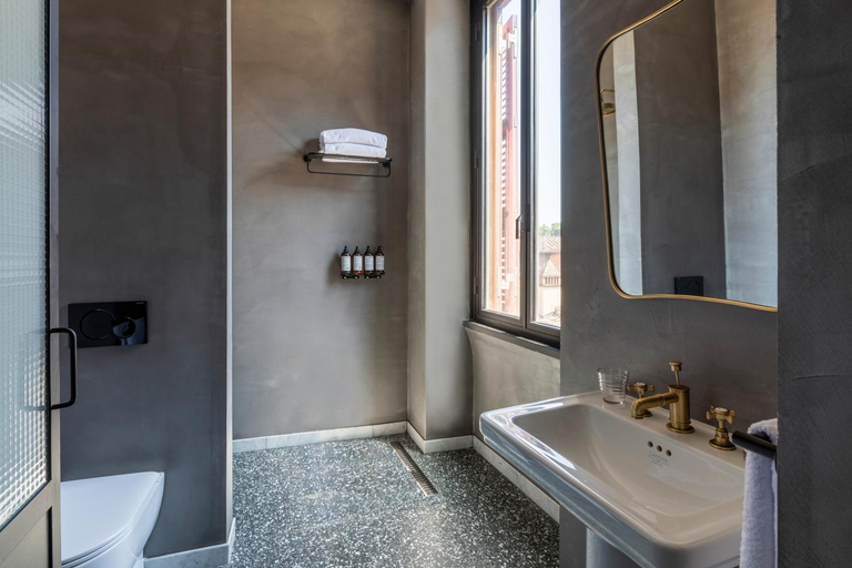 Bathroom 4, Chapter Roma, Rome
