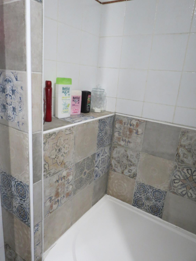 Bathroom 2, Le Chant Des Fees, Calvados