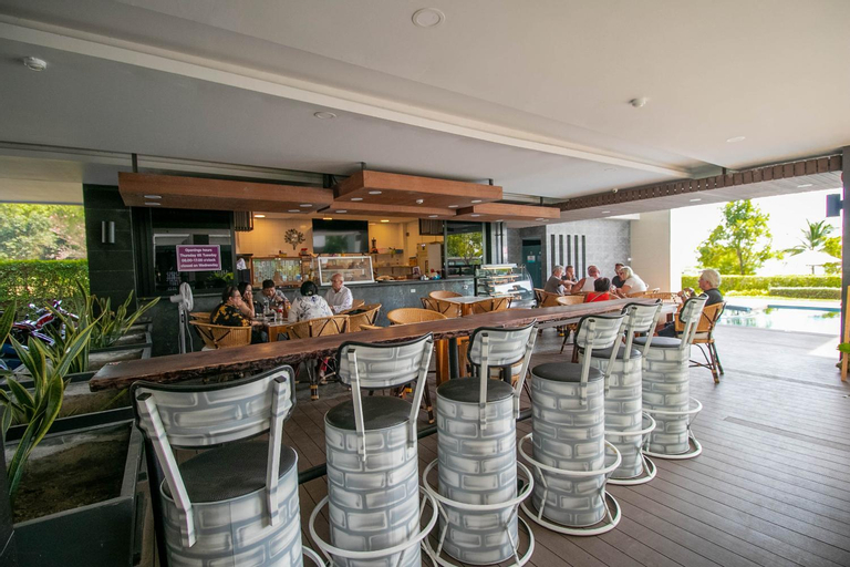 Food & Drinks 5, Escape Condominiums Beachfront Suites - Mae Phim, Klaeng