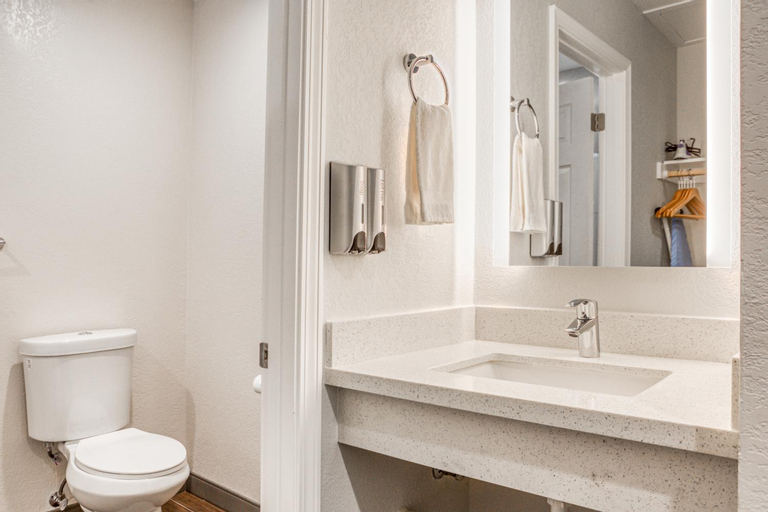 Bathroom 12