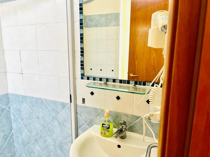 Bathroom 2, Green Guesthouse, Roma