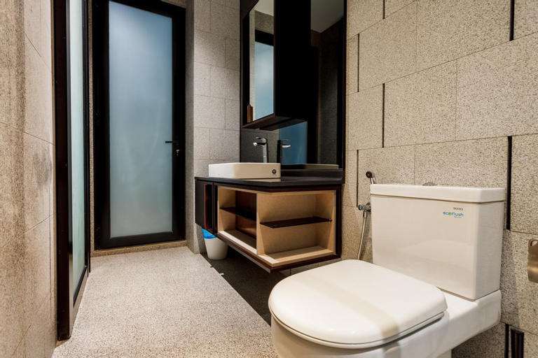 Bathroom 25