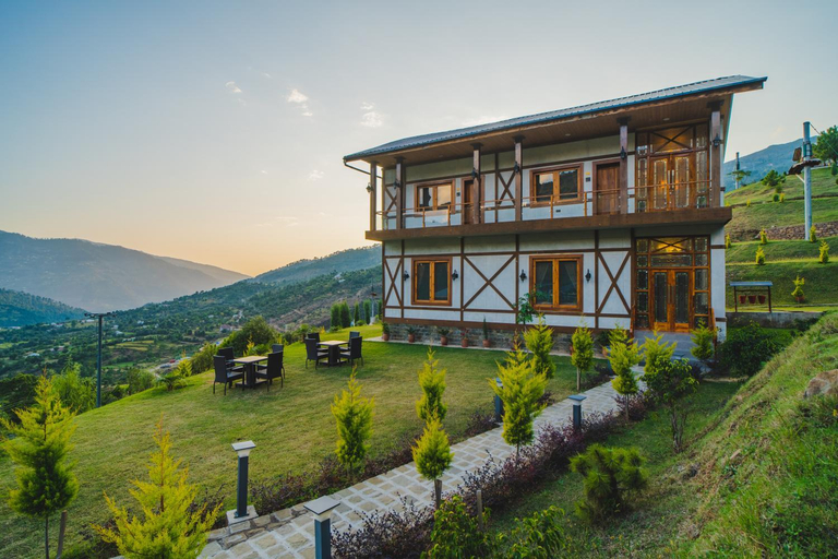 Exterior & Views