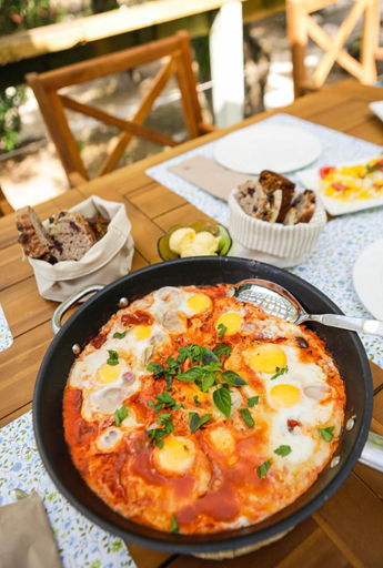 Food & Drinks