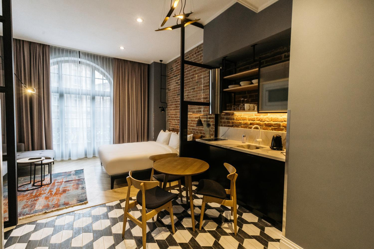 Others 5, Gruner Hotel, L'vivs'ka