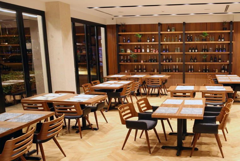 Food & Drinks 4, Hotel Theatro- City Center, Tirana