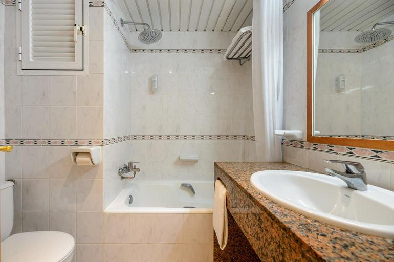 Bathroom 4, Vibra Mare Nostrum, Baleares