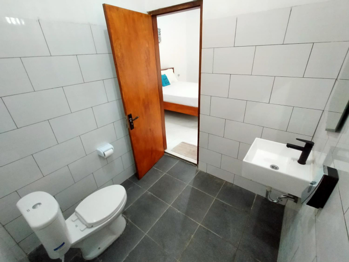 Bathroom 8