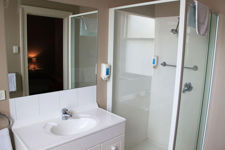 Bathroom 3, Sporties Hotel, Launceston - Pt B