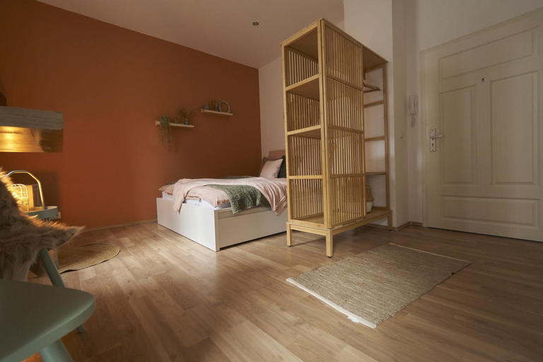 Bedroom 2, Coole Altbau-WE 1-ZKB Terrasse Worms Zentrum, Worms