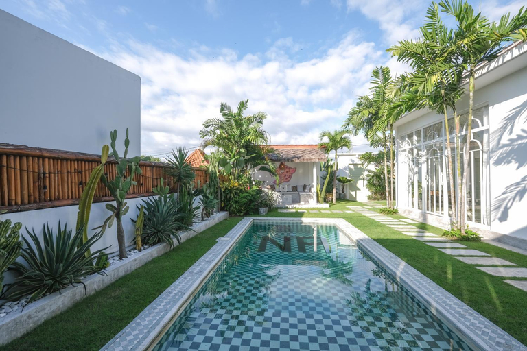 Swimming Pool 24