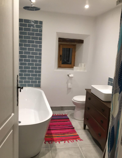Bathroom 2, Chateau Mareuil, Vienne