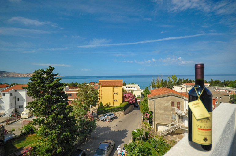 Others 5, Apartmani Vitic