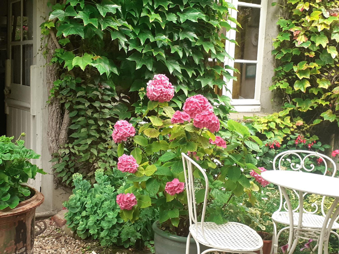 Exterior & Views 3, la glycine, Calvados