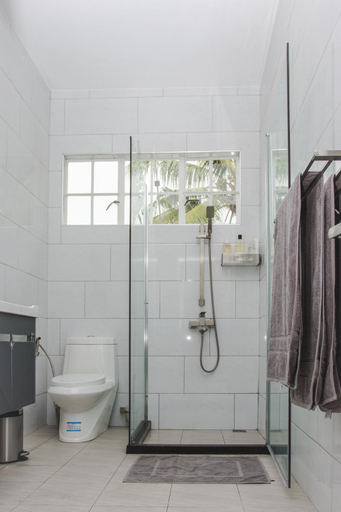 Shower 5, Blue Pebbles Villa, Black River