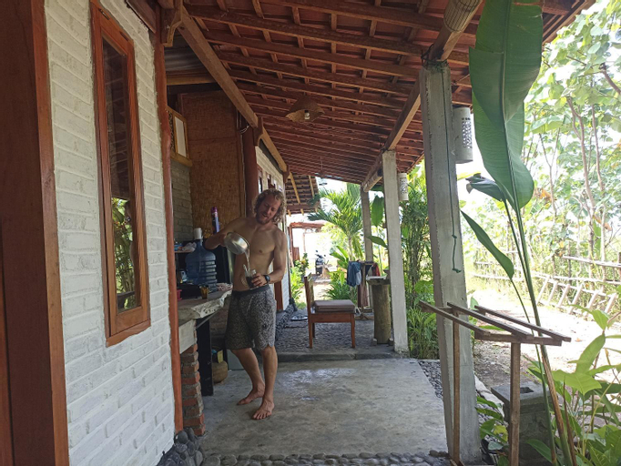 Ayolah surf House &Surf Camp, Jembrana