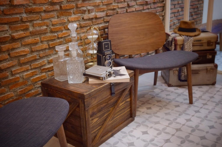 Public Area 2, Hide and Seek Boutique Hometel, Khlong Toey