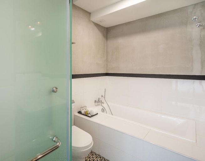 Bathroom 5, Treasures Hotel and Suites, Malacca City