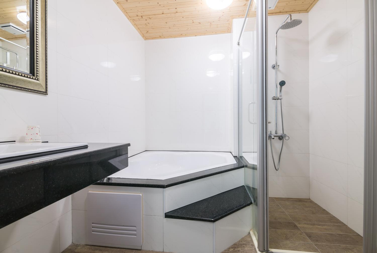 Bathroom 2, Amalfi B&B, Pingtung