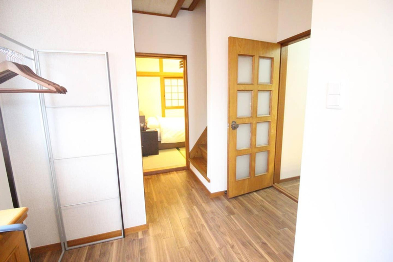 Osaka Nishikagaya [Near the Station! Up to 12 People] Entire House Near Suminoe Park! Free Wi-Fi, Osaka