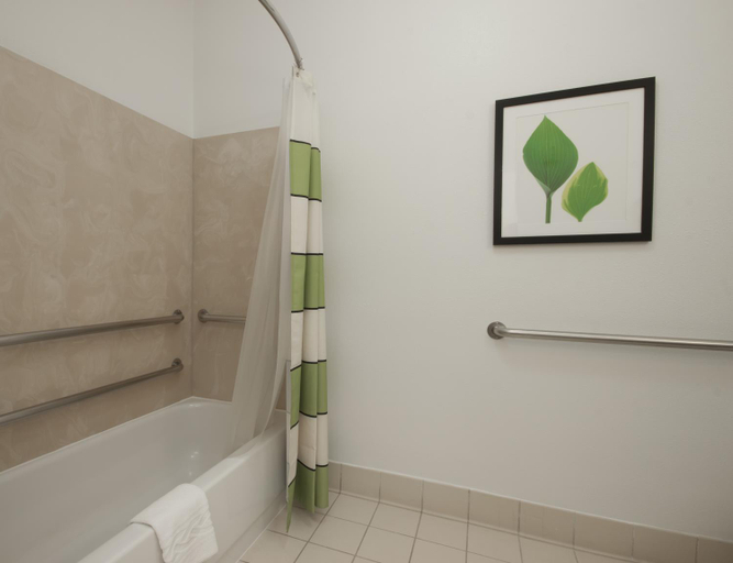 Bathroom 3, Wingate by Wyndham Gurnee, Lake