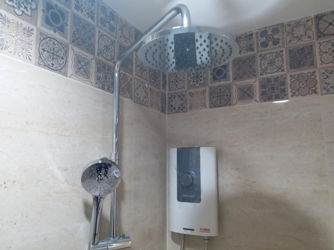 Bathroom 8