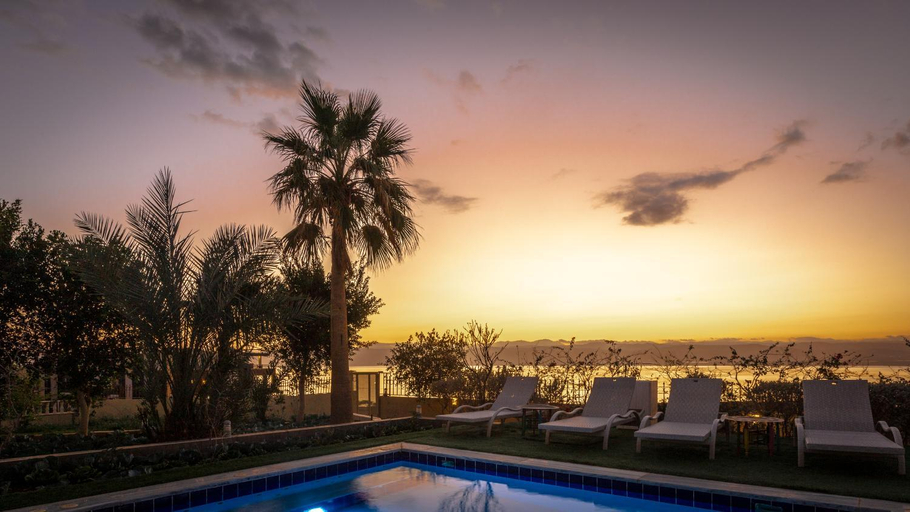 Sport & Beauty 5, The Precious Villa, Shooneh Janoobiyyeh