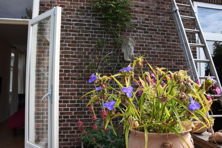 Others 3, Bed & Breakfast Leonie, The Hague