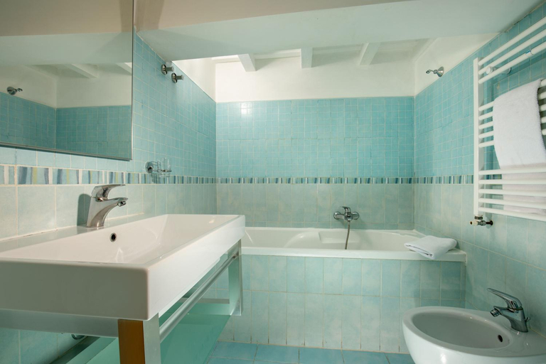 Bathroom 2, Cappellari, Rome