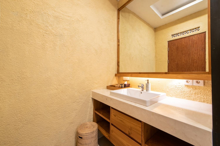 Bathroom 19