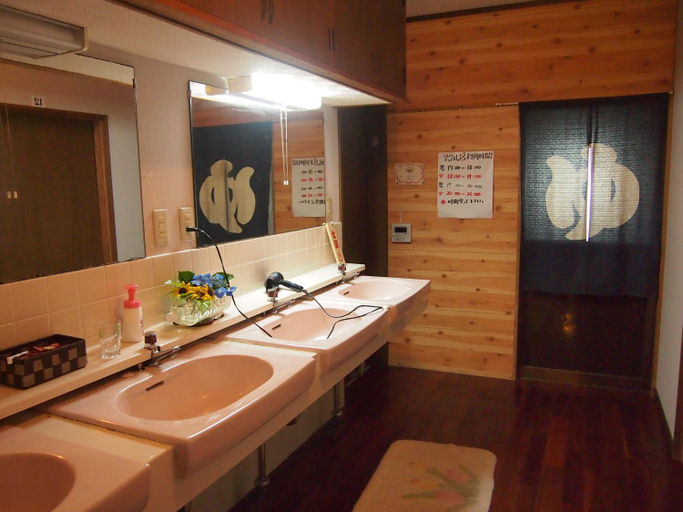 Bathroom 3, Maetakeso, Yakushima