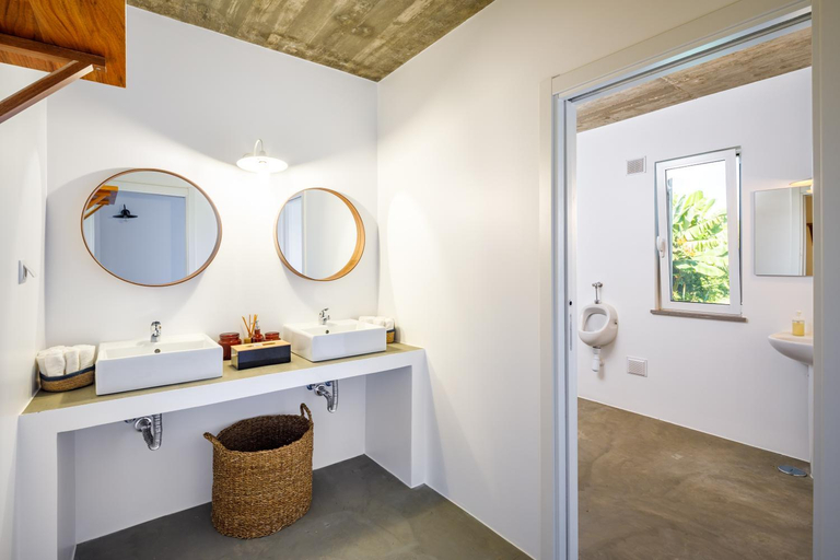 Bathroom, Abacatus Farmhouse, Alcoutim