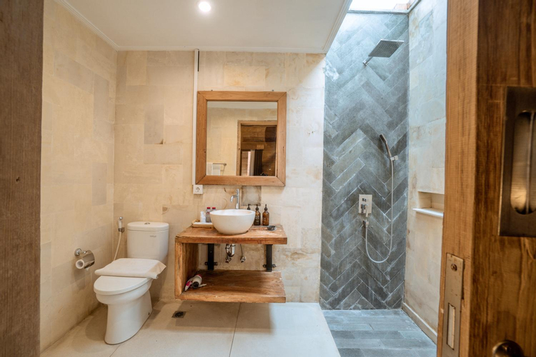 Bathroom 13