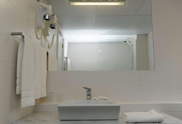 Bathroom 4, Dorisol Estrelicia Hotel, Funchal
