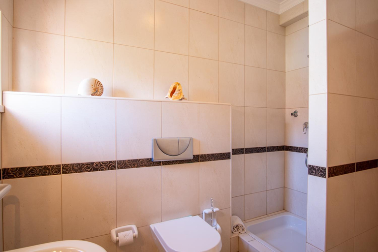 Bathroom 3, Jardins de Pera, Silves