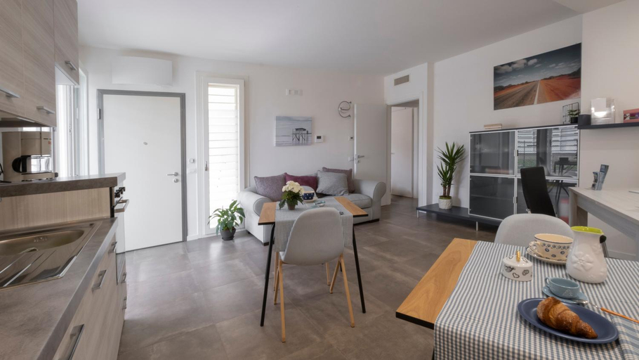 Others 4, Maisonette Modena Park, Modena