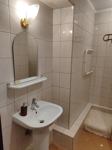 Bathroom 2, Pokoj 302 jednoosobowy z prywatna lazienka - Piotrkowska 262-264, Łódź