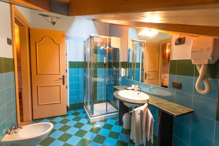 Bathroom 5, Hotel Arisch, Sondrio