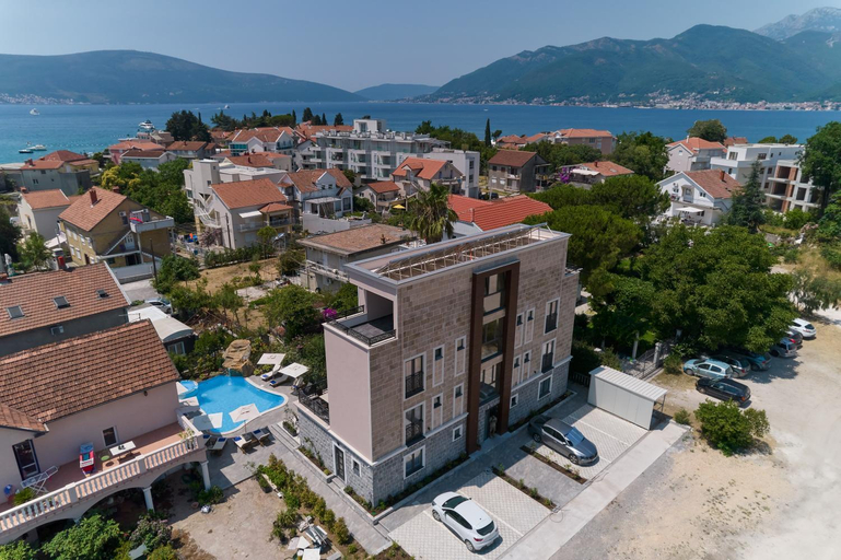 Exterior view 5, Moderna Luxury Apartments with HEATED pool