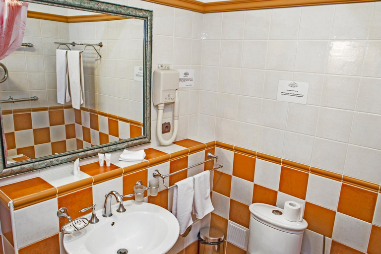 Bathroom 4, Park Hotel Kokshetau, Shuchinskiy