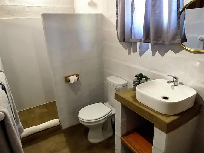 Bathroom 3, Kingfisher Bush Lodge, Umkhanyakude