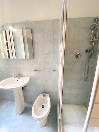 Bathroom 2, Art Atelier Apartments, Roma