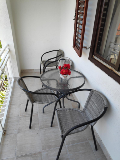Others 2, Apartmani Vitic