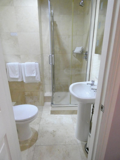 Bathroom 5, Jackson Court Hotel, Dublin