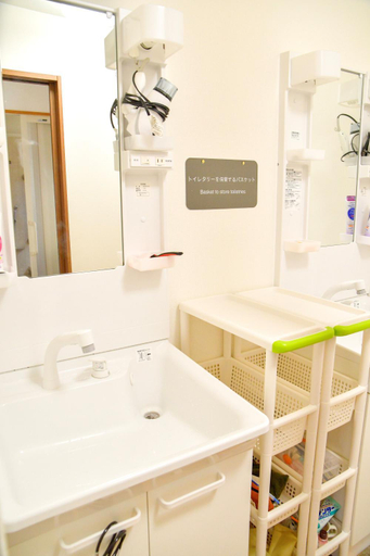 Bathroom 5, Guesthouse Hakuka, Kanazawa