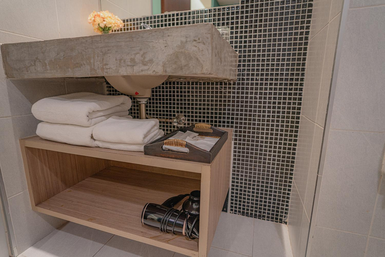 Bathroom 12